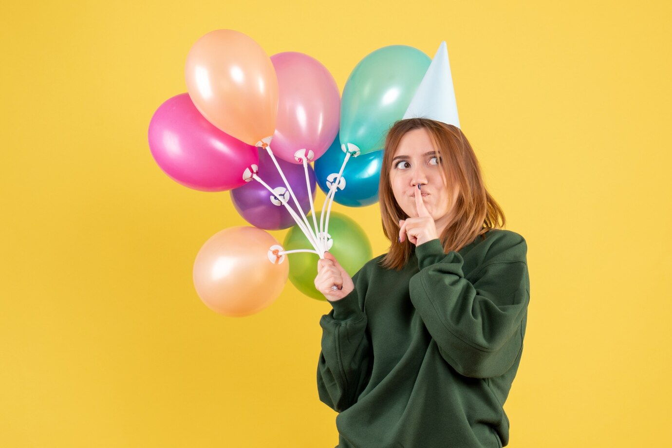 vista frontal mujer joven globos colores 179666 6359